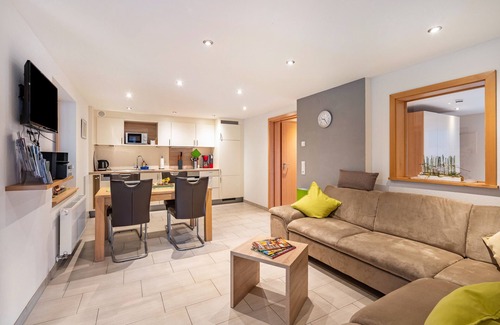 Gutach im Breisgau Apartment | Apartment 'Ferienwohnung Sonneneckle' with Shared Terrace, Shared Garden and Wi-Fi