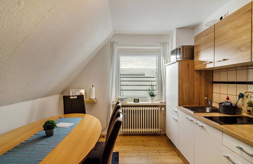 Norddeich Apartment | Apartment 'Ferienhaus Diekster - Obergeschoss' with Shared Terrace, Private Garden and Wi-Fi