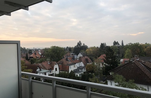 Oberursel Apartment | Apartment 'Ferienwohnung Andrea' with Balcony and Wi-Fi