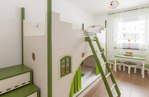 Aulendorf Apartment | Apartment ∙ Ferienwohnung Villa Waldmärchen, 75qm, 2 Schlafzimmer, max. 2 Erwachsene und 4 Kinder