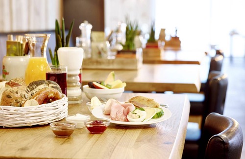 Aulendorf Apartment | Apartment ∙ Ferienwohnung Linde, 80qm, 1 Schlafzimmer, 1 Kinderschlafzimmer, max. 2 Erwachsene und