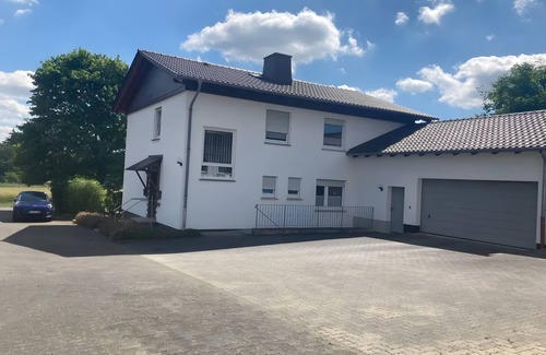 Bad Emstal Apartment | Apartment 'Ferienwohnung Wartehof' with Shared Garden and Wi-Fi