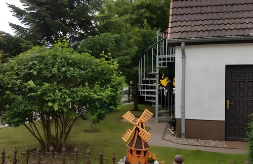Garz/Rugen Apartment | Apartment 'Ferienwohnung Garz' with Private Terrace, Private Garden and Wi-Fi