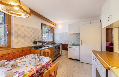 Campolasta Apartment | Apartment 'Ferienwohnung Ainhauser' with Mountain View, Balcony and Wi-Fi