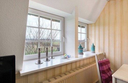 Dagebuell Apartment | Apartment 'Ferienwohnung Amrum' with Terrace, Shared Garden and Wi-Fi