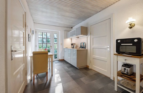 Pellworm Apartment | Apartment 'Ferienwohnung Gartenfreude' with Private Terrace, Private Garden and Wi-Fi