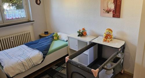 Wanheim-Angerhausen Apartment | Apartment Ferienwohnung Mali Duisburg Süd voll möbliert Urig near Autobahn Ubahn