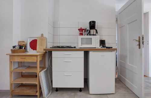 Lychen Apartment | Apartment 'Ferienwohnung Nr 2' with Shared Terrace, Shared Garden and Wi-Fi