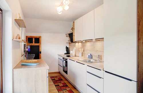 Oetz Apartment | Apartment 'Ferienwohnung Sonnenschein' with Sea View, Shared Terrace and Wi-Fi