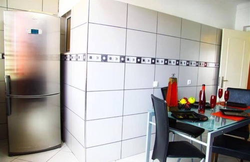 Carvoeiro Apartment | Apartment 'Fernandes' with Mountain View, Wi-Fi and Air Conditioning