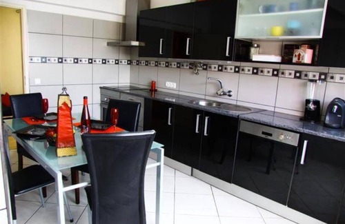 Carvoeiro Apartment | Apartment 'Fernandes' with Mountain View, Wi-Fi and Air Conditioning