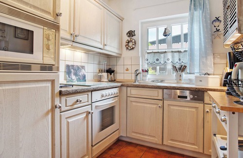 Seedorf Apartment | Apartment 'Fewo Yachthafenblick Nr 5' with Sea View, Private Terrace and Wi-Fi