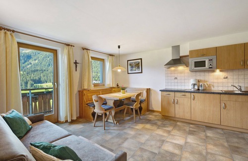 Racines Apartment | Apartment 'Fichte' with Mountain View, Private Garden and Wi-Fi