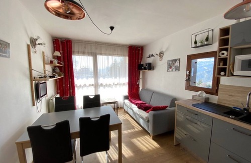 Crest-Voland Apartment | Apartment for 4, ground floor, near slopes, parking, pets allowed