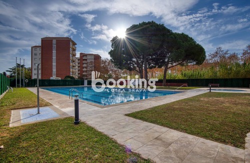 Platja d'Aro Apartment | APARTMENT FOR 4 PEOPLE WITH POOL AND TERRACE NEAR THE BEACH AND SHOPPING AREA