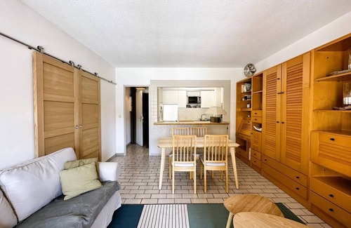 Toulon - Hyeres Apartment | Apartment for 4 people facing the harbor in Hyères