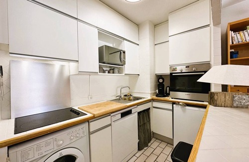 Toulon - Hyeres Apartment | Apartment for 4 people facing the harbor in Hyères