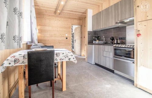 Montchavin Apartment | Apartment 'L'epilobe' with Mountain View, Shared Garden and Wi-Fi