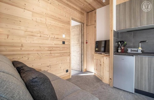 Montchavin Apartment | Apartment 'L'epilobe' with Mountain View, Shared Garden and Wi-Fi