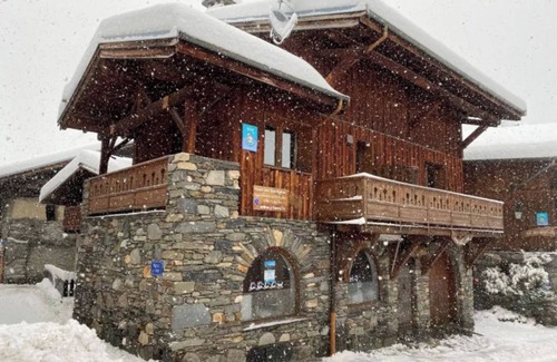 Montchavin Apartment | Apartment 'L'edelweiss' with Mountain View, Private Terrace and Wi-Fi