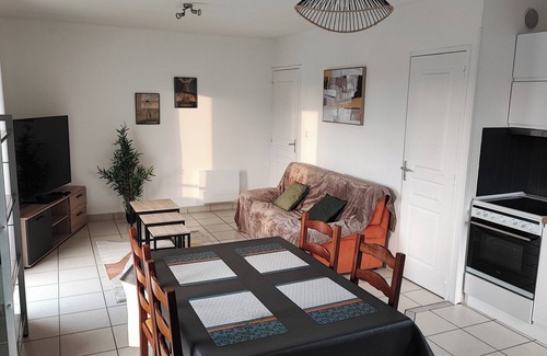 Le Theil-de-Bretagne Apartment | Apartment, independent entrance, close to station