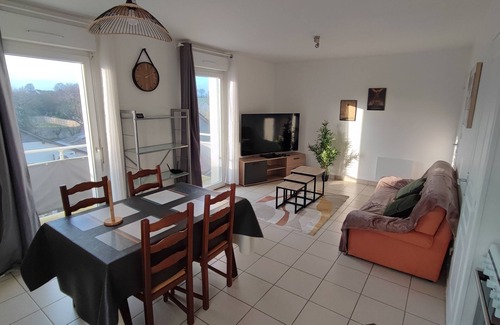 Le Theil-de-Bretagne Apartment | Apartment, independent entrance, close to station