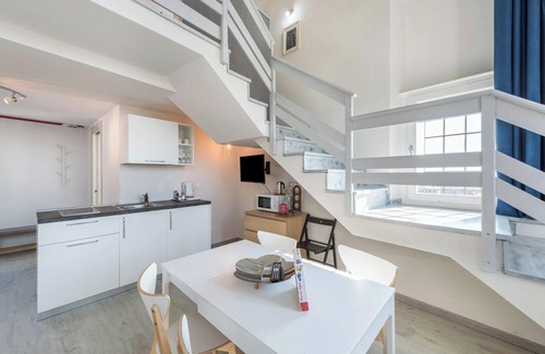 Toscolano Maderno Apartment | Apartment Garda Friends Mondrian with Lake Views, Garden & Wi-Fi