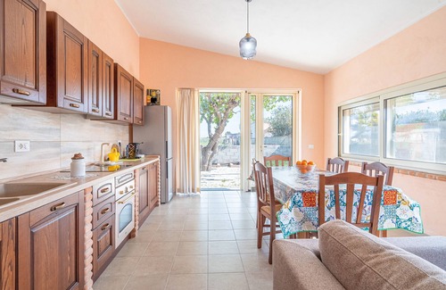 Granelli Apartment | Apartment 'Gelso' with Private Terrace, Wi-Fi and Air Conditioning
