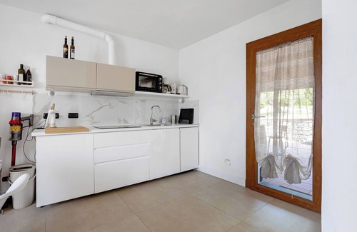 Arcola Apartment | Apartment 'Glicine' with Sea View, Wi-Fi and Air Conditioning