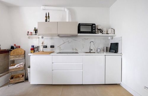 Arcola Apartment | Apartment 'Glicine' with Sea View, Wi-Fi and Air Conditioning