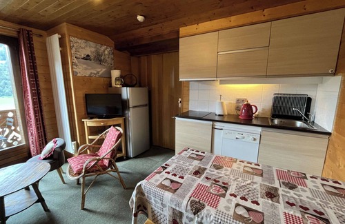Morzine Apartment | Apartment 'Grand Arnica' with Mountain View, Balcony and Wi-Fi