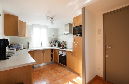 Toulouse Left Bank Apartment | Apartment 'Grand T2 tout confort' with Private Terrace, Wi-Fi and Air Conditioning