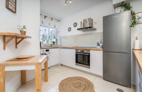Montes de Alvor Apartment | Apartment 'Harmony Home' with Balcony and Wi-Fi