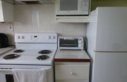 West Coast Apartment | Apartment Hastings Studio 1D Opposite the Sea, Restaurants, Shops, Cafe, Bars!