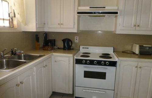 West Coast Apartment | Apartment Hastings Towers1C opp Boardwalk, Beach, Sea, Bars & Restaurant