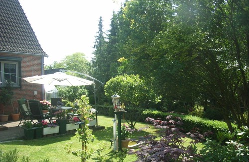 Burg Apartment | Apartment 'Haus Gnegel' with Shared Terrace, Shared Garden and Wi-Fi