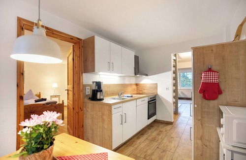 Herzfelde Apartment | Apartment 'Haus Am See - Zur Blauen Tür' with Lake View, Private Terrace and Wi-Fi