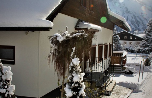 Berwang Apartment | Apartment 'Haus Berwang Bauernhaus' with Mountain View, Private Terrace and Wi-Fi