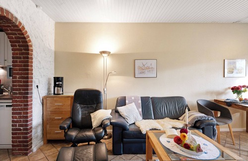 Suederhafen Apartment | Apartment 'Haus Lith Deichblick' with Sea View, Private Terrace and Wi-Fi