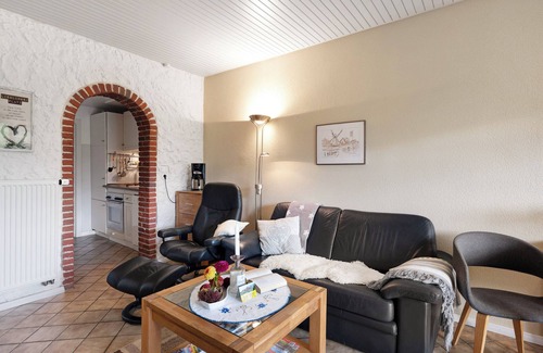 Suederhafen Apartment | Apartment 'Haus Lith Deichblick' with Sea View, Private Terrace and Wi-Fi