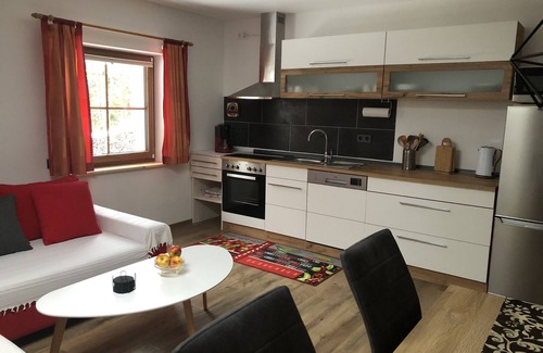 Neureichenau Apartment | Apartment 'Haus Peschl Fewo 2' with Shared Garden, Balcony and Wi-Fi
