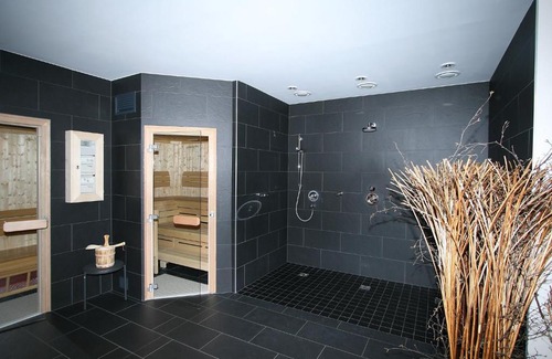 Thumersbach Apartment | Apartment Haus Sonne by Interhome