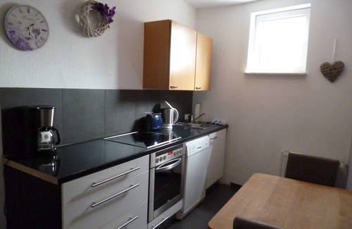Metternich Apartment | Apartment 'Haus Uni Koblenz Wohnung 2' with Shared Terrace and Wi-Fi