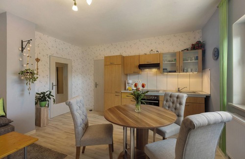 Schotten Apartment | Apartment 'Haus Ute' with Private Terrace, Shared Garden and Wi-Fi