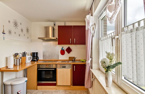 Hage Apartment | Apartment Hausrosengarten with Balcony and Wi-Fi