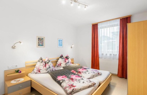 Thumersbach Apartment | Apartment Heidi-2 by Interhome