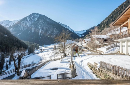 Racines Apartment | Apartment "Heiserhof - Apfel" with Mountain View, Terrace & Wi-Fi