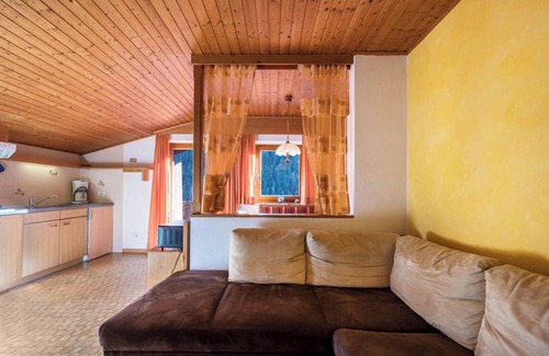 Racines Apartment | Apartment "Heiserhof - Birke" with Mountain View, Balcony & Wi-Fi
