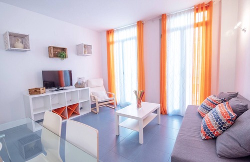 El Pilar Apartment | Apartment 'Hogar Vera Orange' with Wi-Fi and Air Conditioning