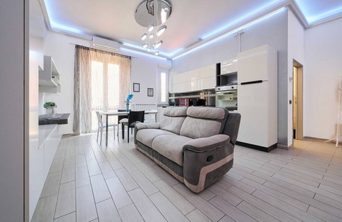 Piombino Apartment | Apartment 'Holy Days' with Balcony, Wi-Fi and Air Conditioning